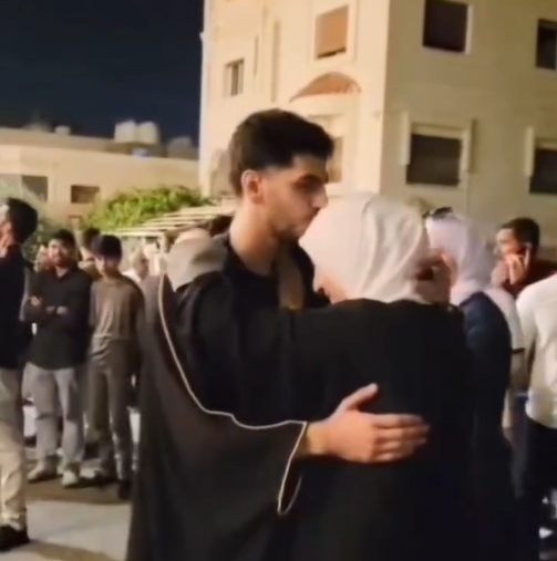 شاهد كيف استقبلت الإعلامية "دعاء جبر" نجلها بعد الإفراج عنه 