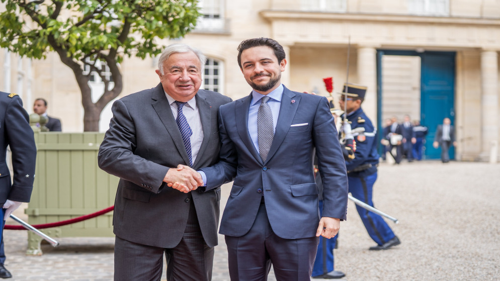 ولي العهد يلتقي رئيس مجلس الشيوخ الفرنسي في باريس
