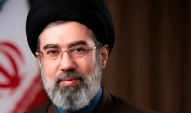 إعلامي أردني: مجتبى خامنئي قُتل في اليوم الثاني للحرب ..  ومن يحكم إيران مرشد رمزي