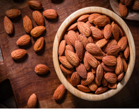 "ملوك المغنيسيوم" ..  5 أطعمة تتفوق على اللوز