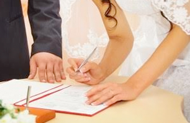 هل يجوز للابنه ان تزوج نفسها اذ منعها الاب ؟
