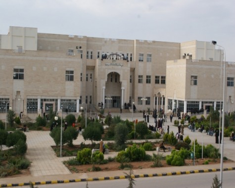 تحميل اطلبة ال البيت اجرة الحافلات التي تنقلهم الى الجامعة بدل القيمة المدعومة