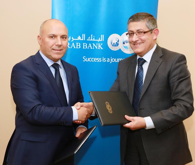 البنك العربي يوقع اتفاقية تعاون مع صندوق الطاقة المتجددة