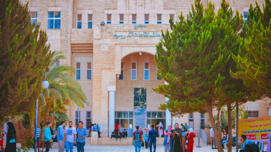 طلبة جامعة آل البيت يناشدون تعديل جدول الامتحانات النهائية بعد عيد الأضحى 