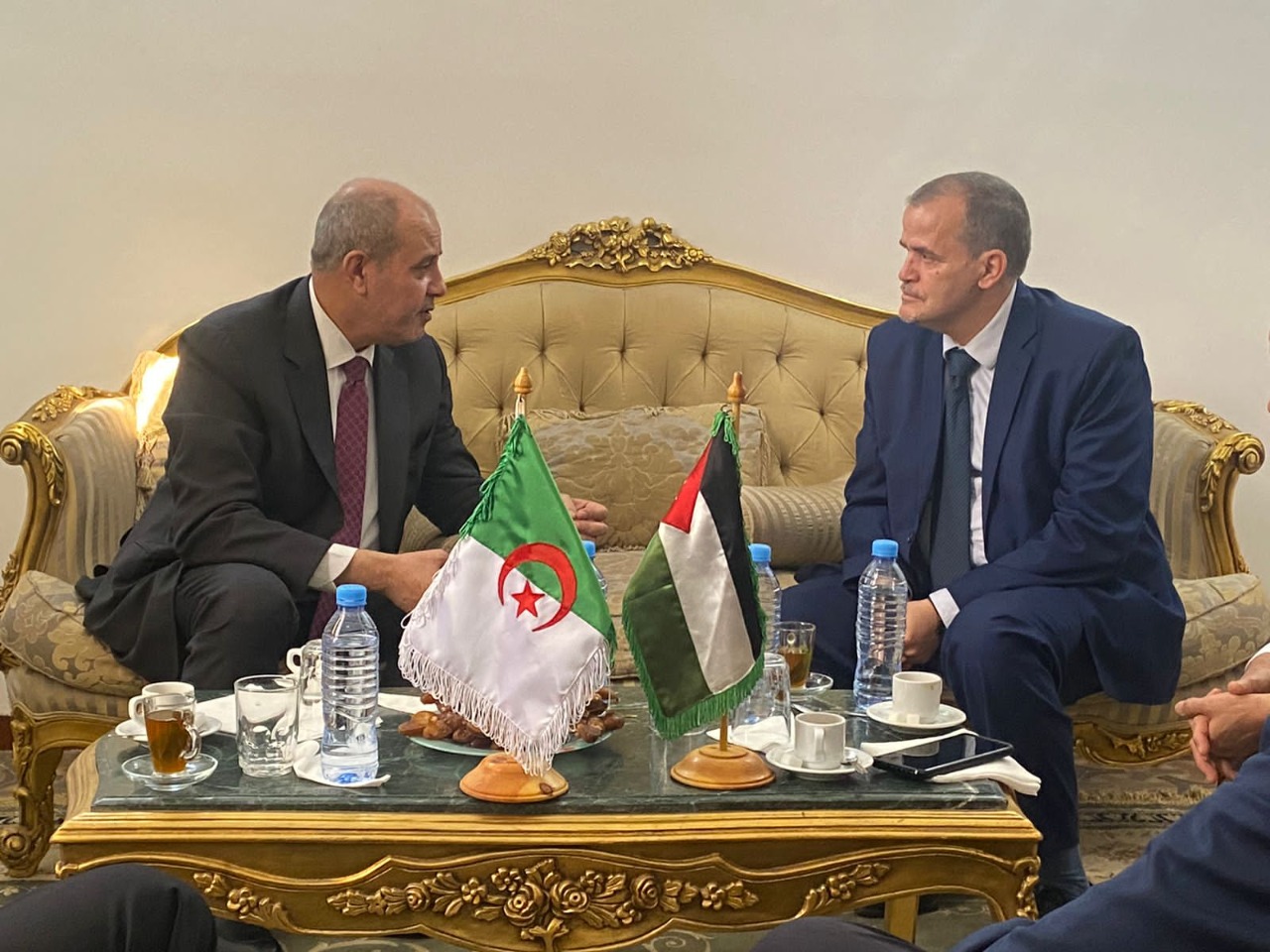 الشمالي يبحث في الجزائر زيادة التجارة البينية وإقامة الاستثمارات المشتركة