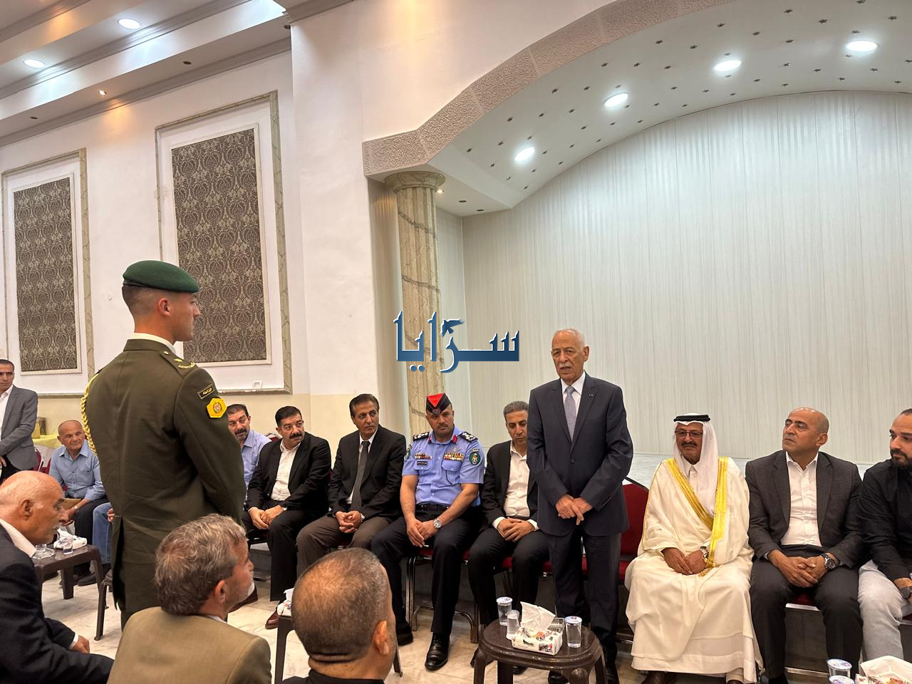 مندوبا عن الملك وولي العهد ..  العيسوي يعزي عشيرة المقابلة