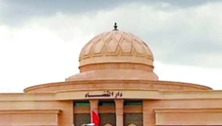 الامارات  ..  أبٌ يُقاضي 3 أبناء لإلزامهم بدفع 15 ألف درهم نفقة شهرية لطلقتيه