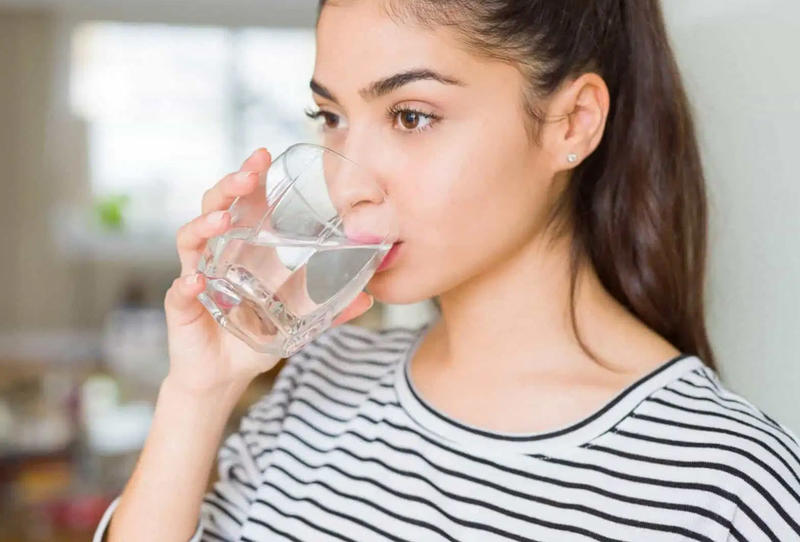 5 أسباب لشرب الماء بوفرة في رمضان ..  بالإنفوجرافيك