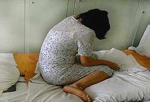 قصة اردني نقل عدوى مرض الأيدز لـ(3) سيدات و دمر حياتهن  ..  و كيف رد وزير بعد معرفته بالقضية "تفاصيل" 