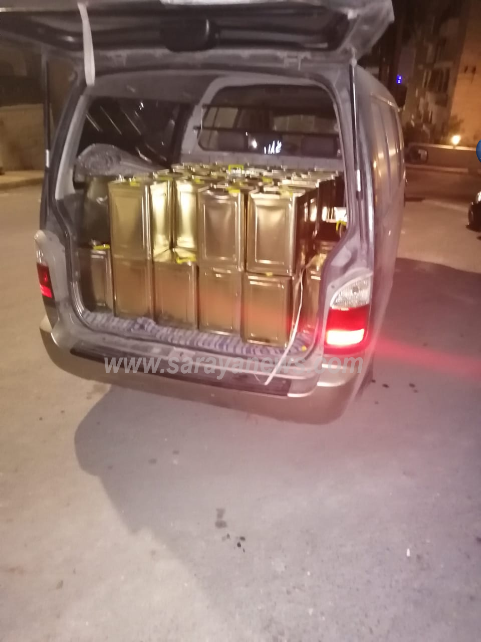 الغذاء والدواء تضبط شاحنه محمله بالزيت المغشوش على الدوار الخامس .. صور 