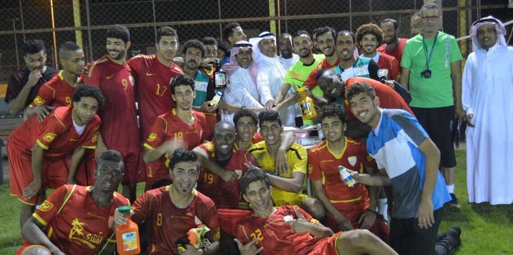 السعودية ..  كلب يهاجم معسكرا ويعض أحد اللاعبين
