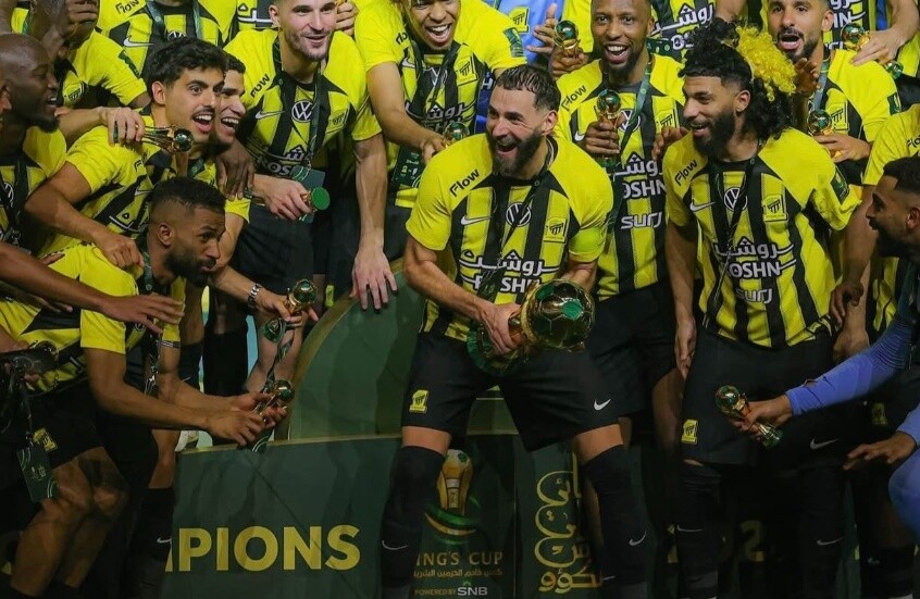 قبل ارتداء قميص الهلال  ..  بنزيما يودع جماهير اتحاد جدة برسالة