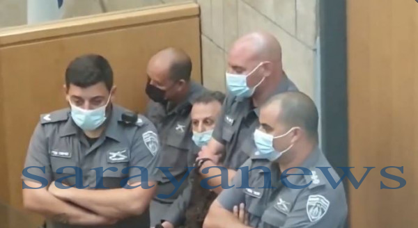 شاهد: أبطال نفق الحرية داخل المحكمة في الناصرة وسط إجراءات حراسة مشددة  