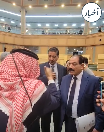 قبيل الجلسة الرقابية ..  ماذا دار بين النائبين العرموطي والسعايدة؟ - (فيديو)