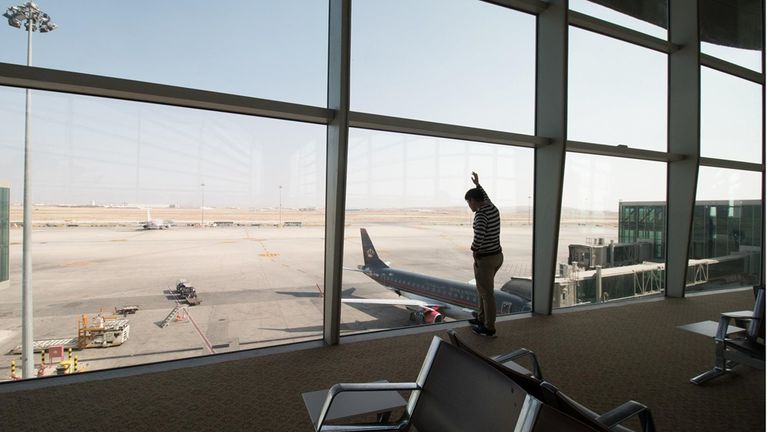 استمرار إغلاق المجال الجوي للأردن لعدم وجود تغيير على مستوى الخطر 