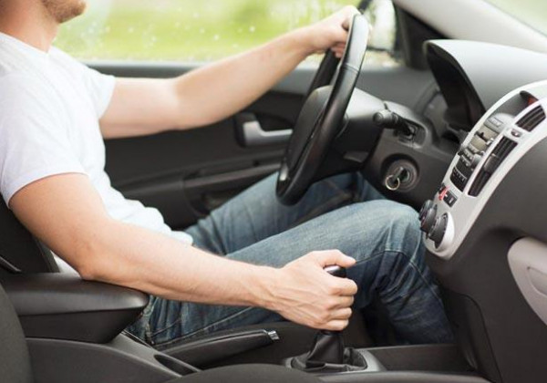 ما الذي يؤدي إلى ضعف عزم السيارة؟