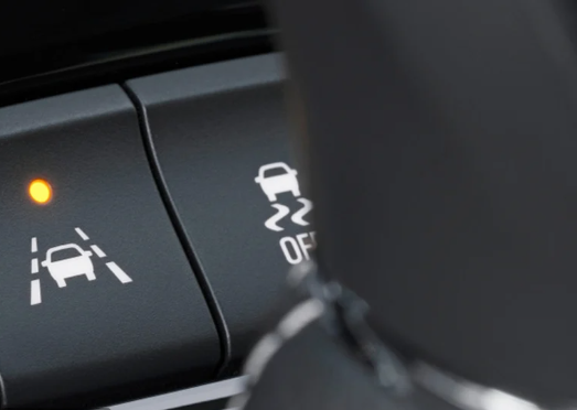 مزايا أنظمة الحفاظ على المسار لسلامة القيادة