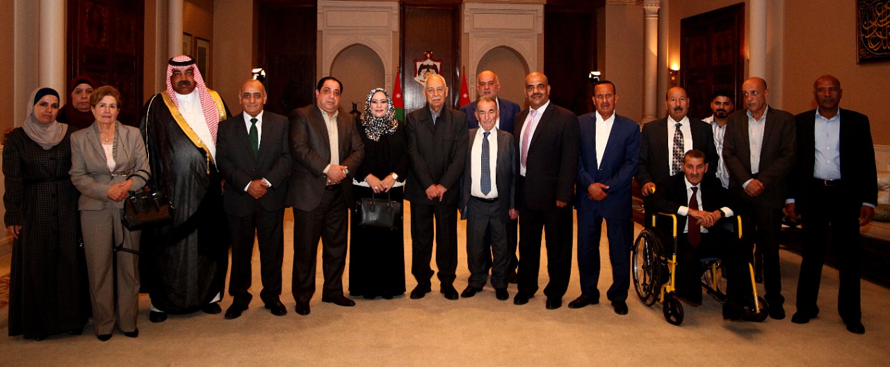 العيسوي يلتقي في قصر بسمان الزاهر مجموعة من النواب السابقين 