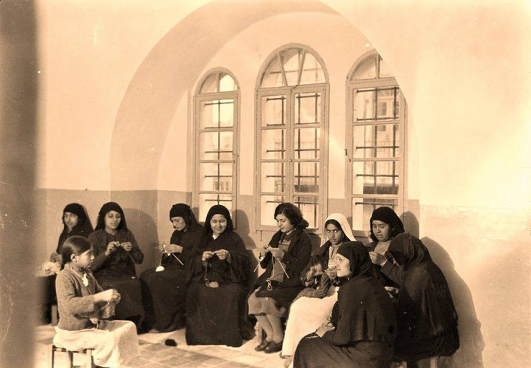 الاستقبالات النابلسية عالقة في الذاكرة  ..  "رحلة في عالم النساء المنسي"