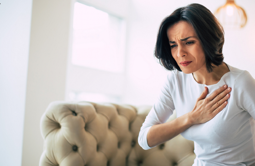 أعراض قد تسبق النوبة القلبية بأسابيع ..  طبيب يحذر من تجاهلها
