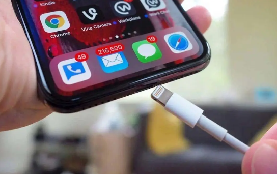 أبل تتخوف من غضب مستخدميها قبل طرح أيفون 15 بأيام بسبب منفذ USB-C