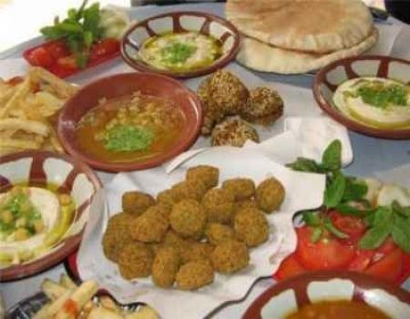 نقيب أصحاب "المطاعم" لسرايا : اخضاع مطاعم شعبية متخلفة عن اعتماد قوائم الاسعار الجديدة لقانون الضريبة 