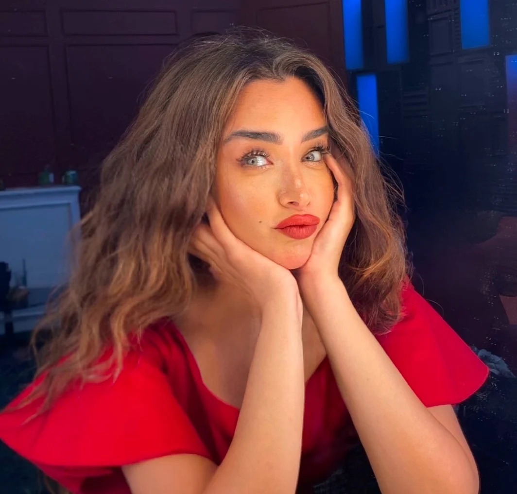 هنا الزاهد تعلن عن مفاجأة مميزة باختيارها سفيرة Maybelline في مصر