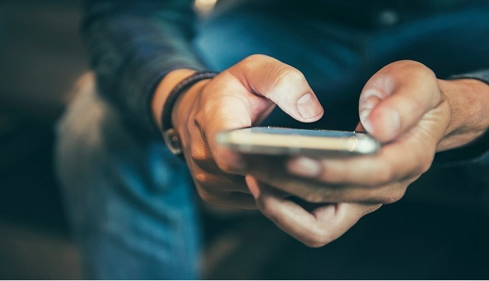  دراسة تحذر من عواقب استخدام الهاتف الذكي لأكثر من ساعتين يوميًا 
