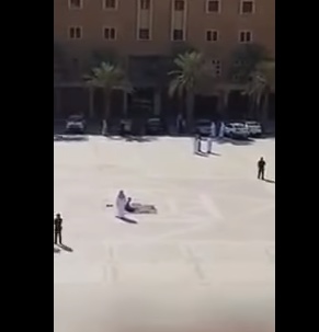 بالفيديو  ..  اعتقال موظف سعودي لتصويره تنفيذ القصاص