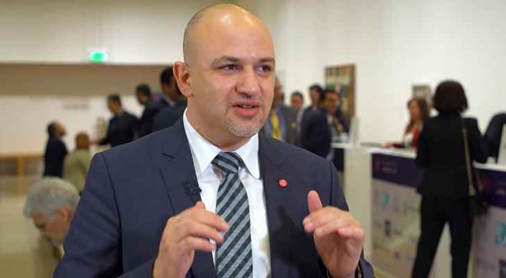 الملك ينعم بميدالية مئوية الدولة على الوزير السابق مثنى غرايبة