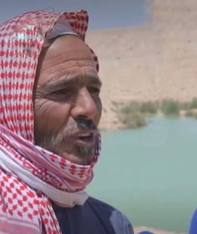 "أسمعه يناديني من الأعماق" ..  مأساة أب مفجوع يلازم ضفاف بركة مائية منذ 11 يومًا بحثًا عن جثمان ابنه