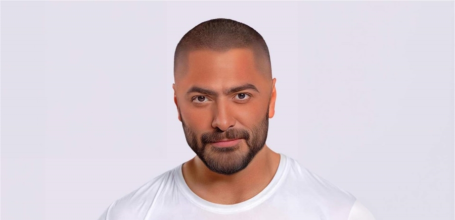 تامر حسني يطلب من جمهوره الدعاء