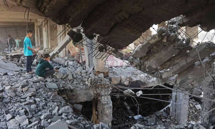 قصف جوي ومدفعي مكثف في جنوب وشمال غزة