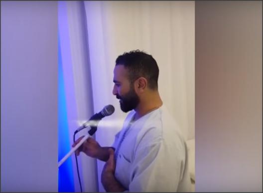بالفيديو .. أحمد سعد بعد زواجه من سمية الخشاب ..  يُصلي قيام الليل ويتلو القرآن