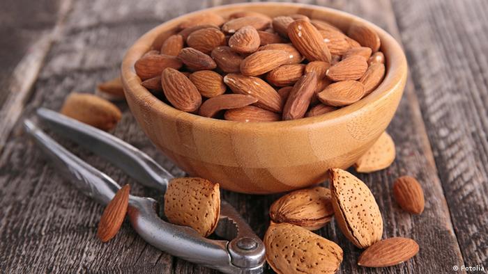 7 آثار جانبية لتناول اللوز بكثرة