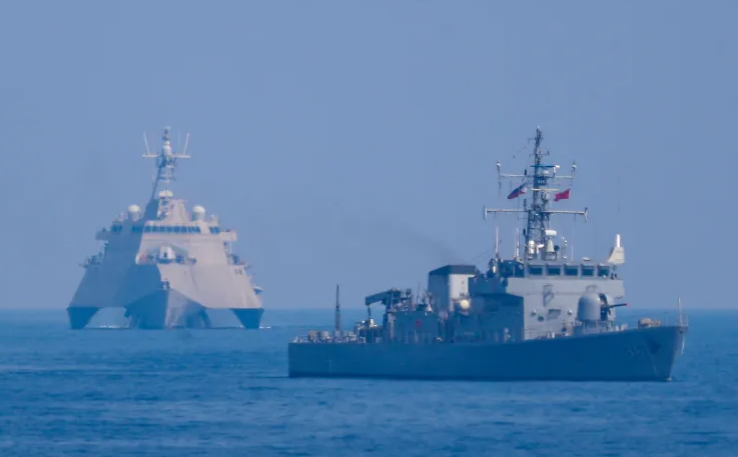 المحيط الهادي لم يعد هادئا ..  فما قصة المياه المشتعلة؟