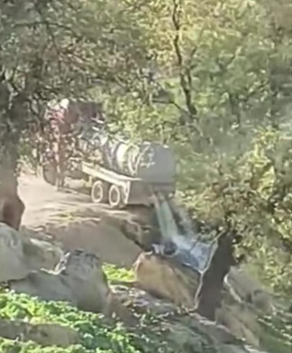 إربد  ..  ايقاف صاحب صهريج فرغ حمولة مياه عادمة في واد