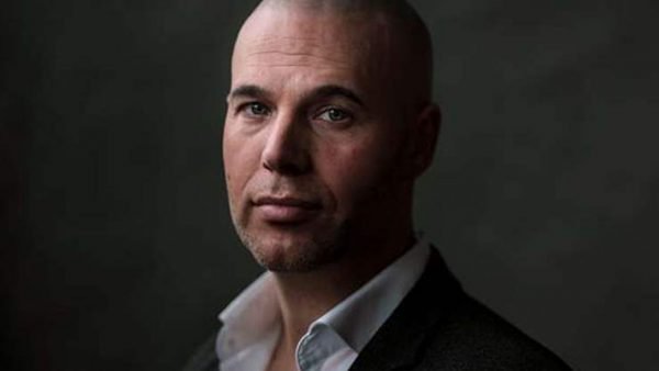 أشد أعداء الإسلام بهولندا يعلن إسلامه 