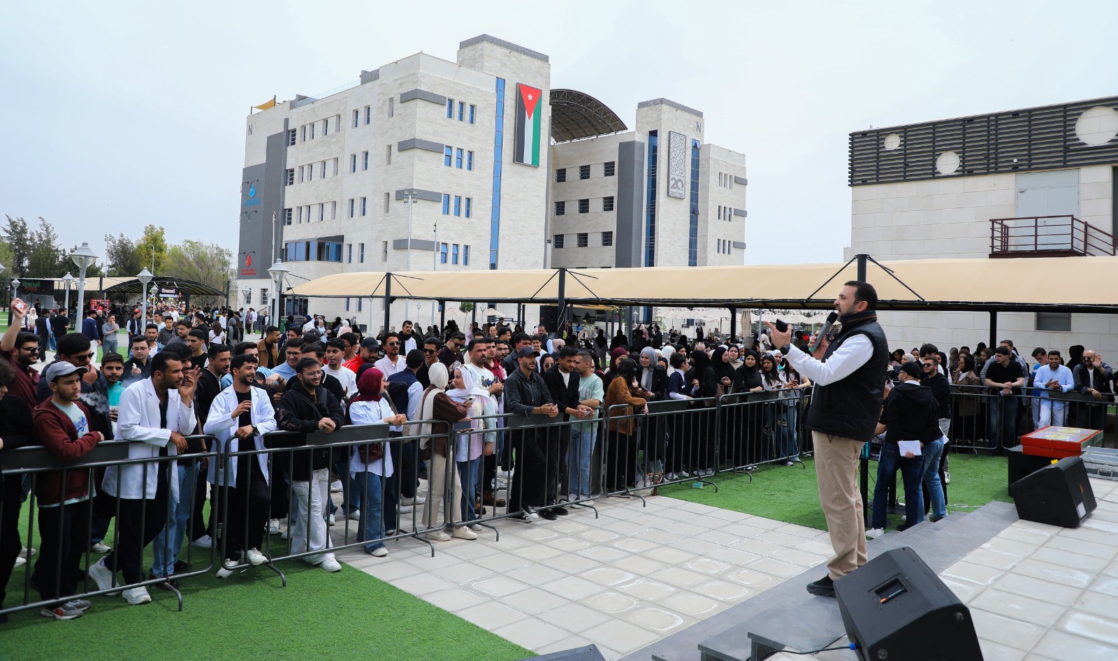 طلبة "الشرق الأوسط" الجدد يحظون بيوم مفتوح ضم العديد من الفعاليات 