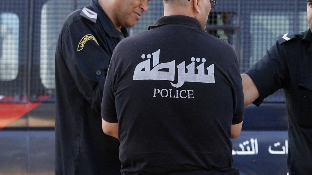 تونسي يدهس زوجته ويدفنها حية