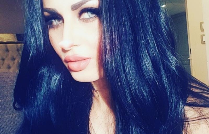 زوجة أحمد الفيشاوي تثير ضجة بإطلالاتها الجريئة 