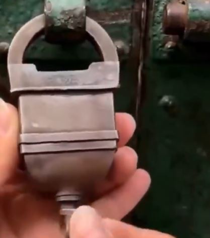 شاهد التعقيد الكبير لهذا القفل الصيني القديم - فيديو