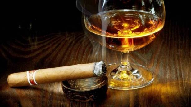 إحذروا التدخين والكحول معاً لهذه الأسباب