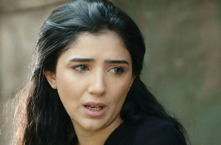 الموت يفجع الفنانة مي عمر في والدها 