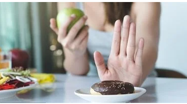 تقليل السعرات الحرارية بنسبة 30% يحمي الدماغ من الشيخوخة