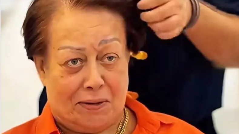 جدل الحجاب يطل ثانية ..  هالة فاخر تشغل التواصل بـ"لوك جديد"