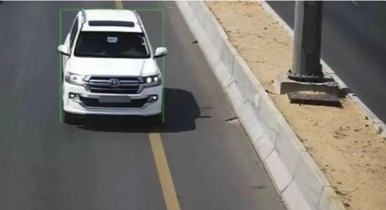 السعودية : 2000 ريال عقوبة قيادة المركبات على أكتاف الطريق