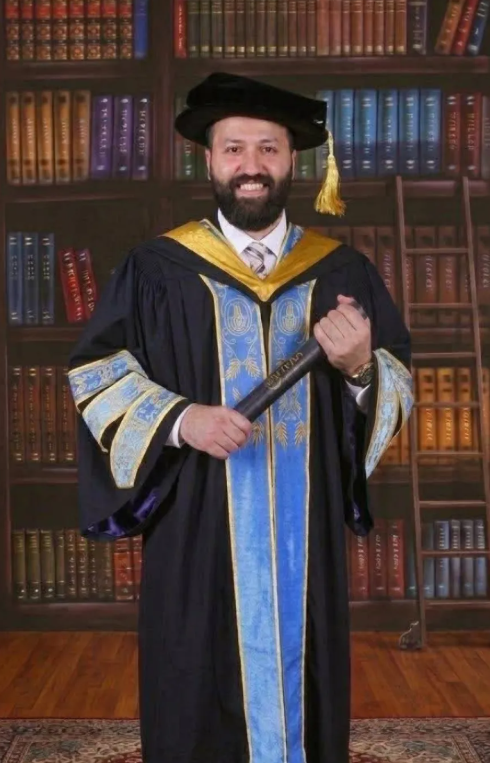 أحمد الزعبي  ..  مبروك الدكتوراه