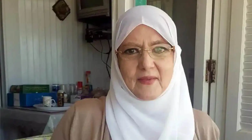 شمس البارودي تهاجم نجوى إبراهيم بسبب "ملابس الفنانات"