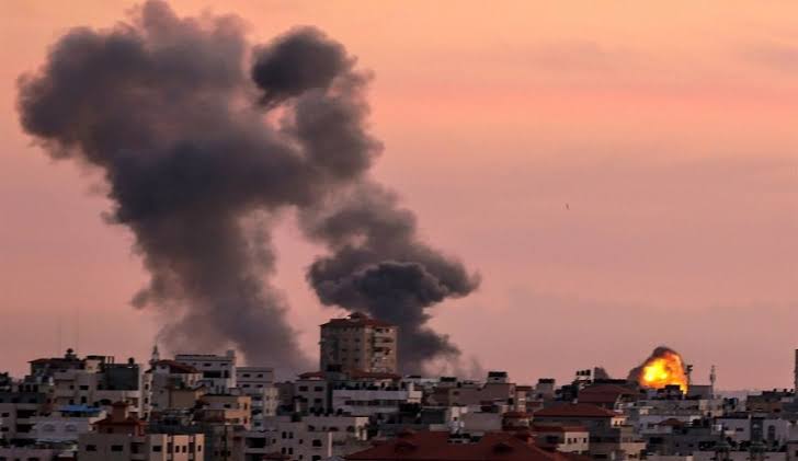 طائرات الاحتلال تقصف عدة مواقع جنوبي قطاع غزة